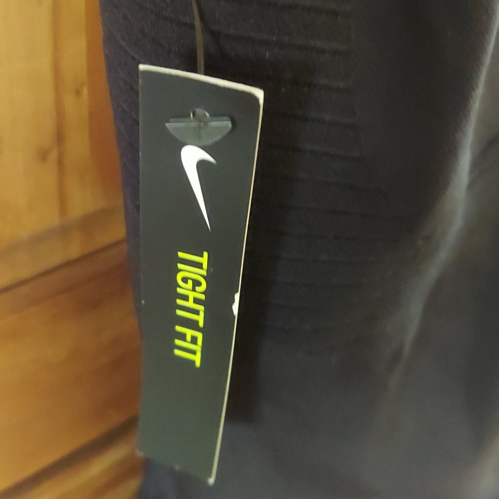 Nike - Picture 3 of 15